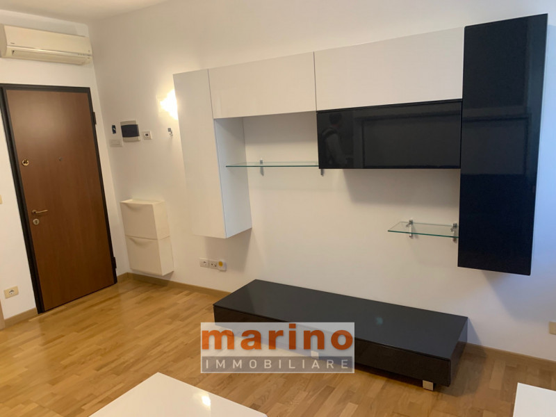 PADOVA CENTRO - PIAZZA DEL SANTO
Affittasi appartamento monolocale con cucinotto separato arredat...