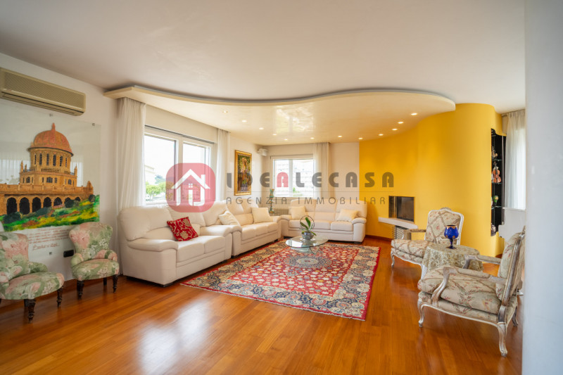 RIF: FR009 PADOVA - ABANO CENTRO Proponiamo in vendita nel centro di Abano Terme in contesto sign...