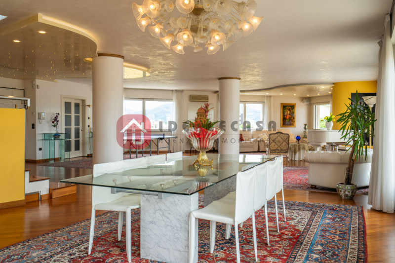 RIF: FR009 PADOVA - ABANO CENTRO Proponiamo in vendita nel centro di Abano Terme in contesto sign...