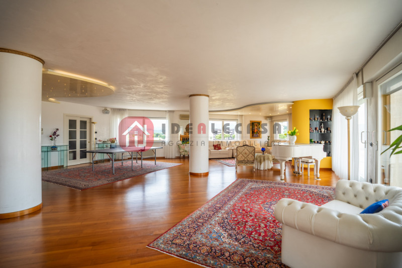 RIF: FR009 PADOVA - ABANO CENTRO Proponiamo in vendita nel centro di Abano Terme in contesto sign...