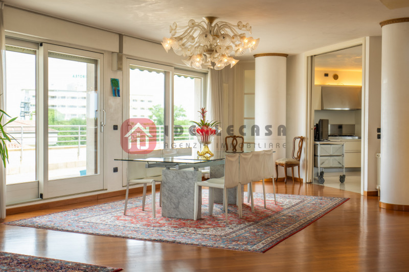 RIF: FR009 PADOVA - ABANO CENTRO Proponiamo in vendita nel centro di Abano Terme in contesto sign...