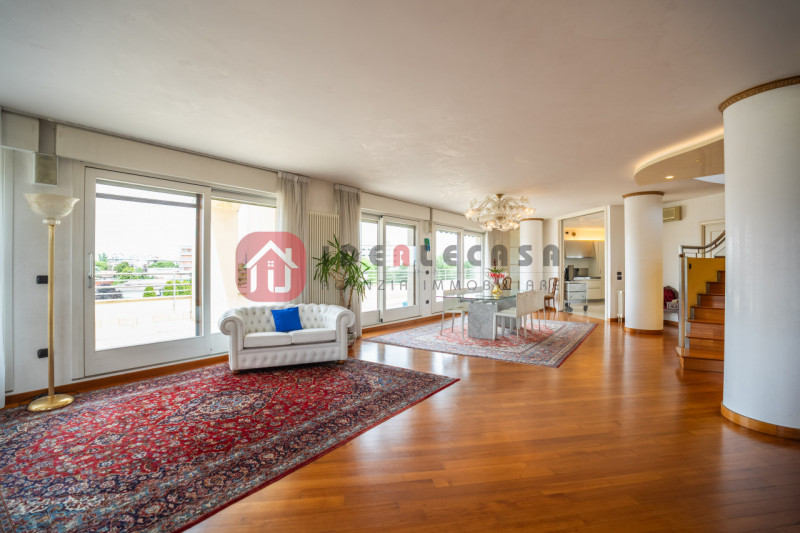 RIF: FR009 PADOVA - ABANO CENTRO Proponiamo in vendita nel centro di Abano Terme in contesto sign...