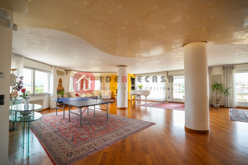 RIF: FR009 PADOVA - ABANO CENTRO Proponiamo in vendita nel centro di Abano Terme in contesto sign...