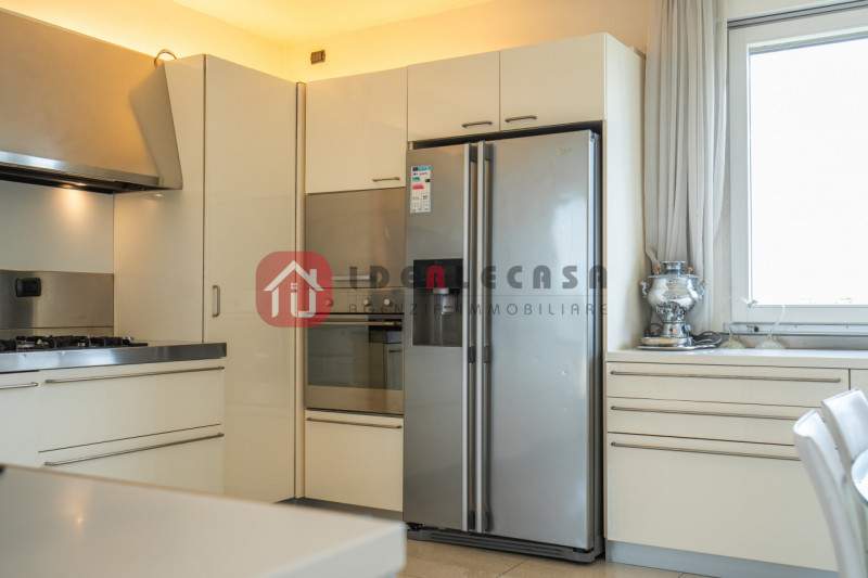 RIF: FR009 PADOVA - ABANO CENTRO Proponiamo in vendita nel centro di Abano Terme in contesto sign...