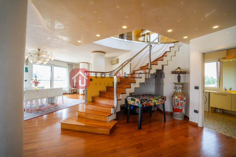 RIF: FR009 PADOVA - ABANO CENTRO Proponiamo in vendita nel centro di Abano Terme in contesto sign...