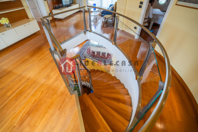 RIF: FR009 PADOVA - ABANO CENTRO Proponiamo in vendita nel centro di Abano Terme in contesto sign...