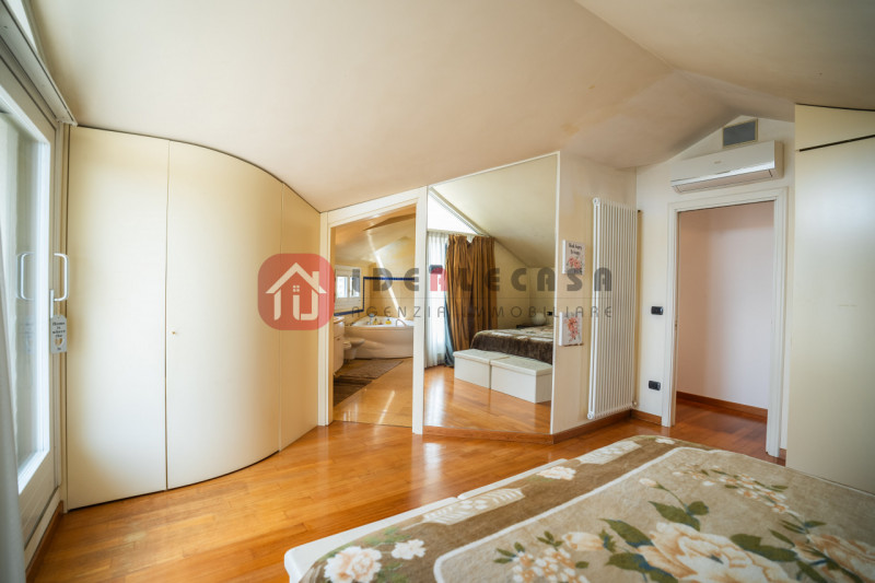 RIF: FR009 PADOVA - ABANO CENTRO Proponiamo in vendita nel centro di Abano Terme in contesto sign...