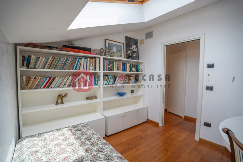 RIF: FR009 PADOVA - ABANO CENTRO Proponiamo in vendita nel centro di Abano Terme in contesto sign...