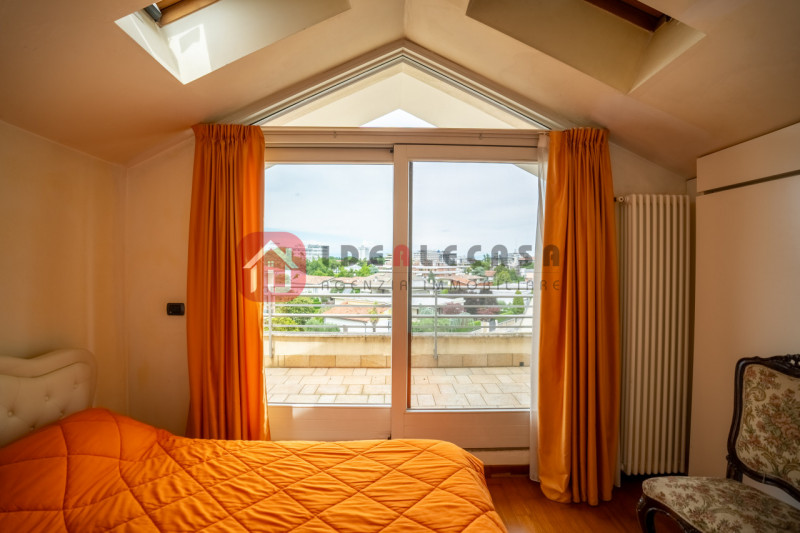 RIF: FR009 PADOVA - ABANO CENTRO Proponiamo in vendita nel centro di Abano Terme in contesto sign...