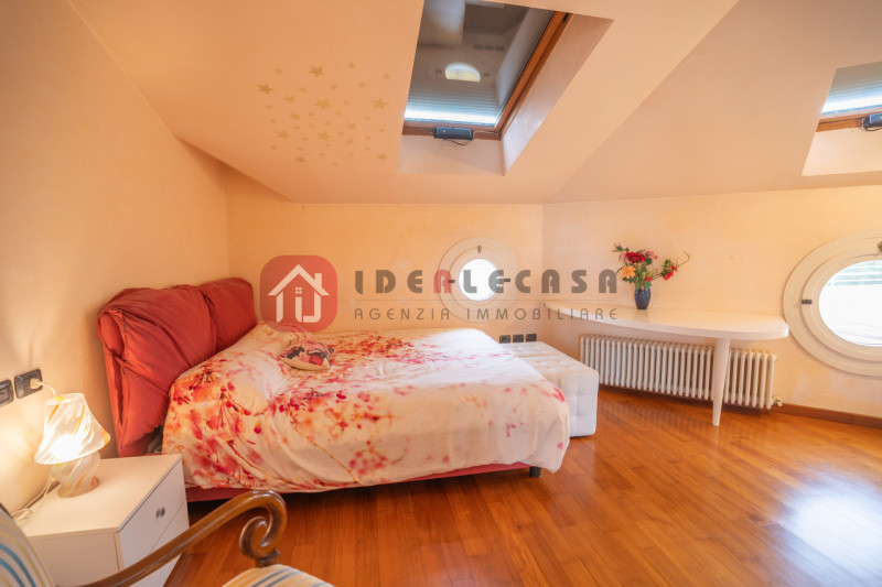 RIF: FR009 PADOVA - ABANO CENTRO Proponiamo in vendita nel centro di Abano Terme in contesto sign...