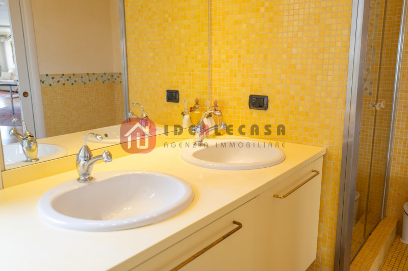 RIF: FR009 PADOVA - ABANO CENTRO Proponiamo in vendita nel centro di Abano Terme in contesto sign...