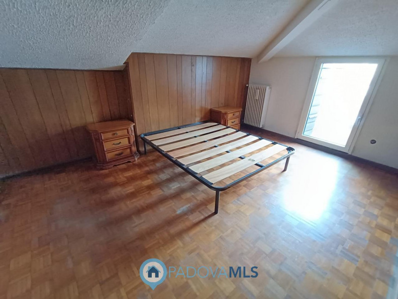 Immobile in esclusiva al Gruppo Padova MLS
Padova in zona Fiera comoda agli istituti universitari...