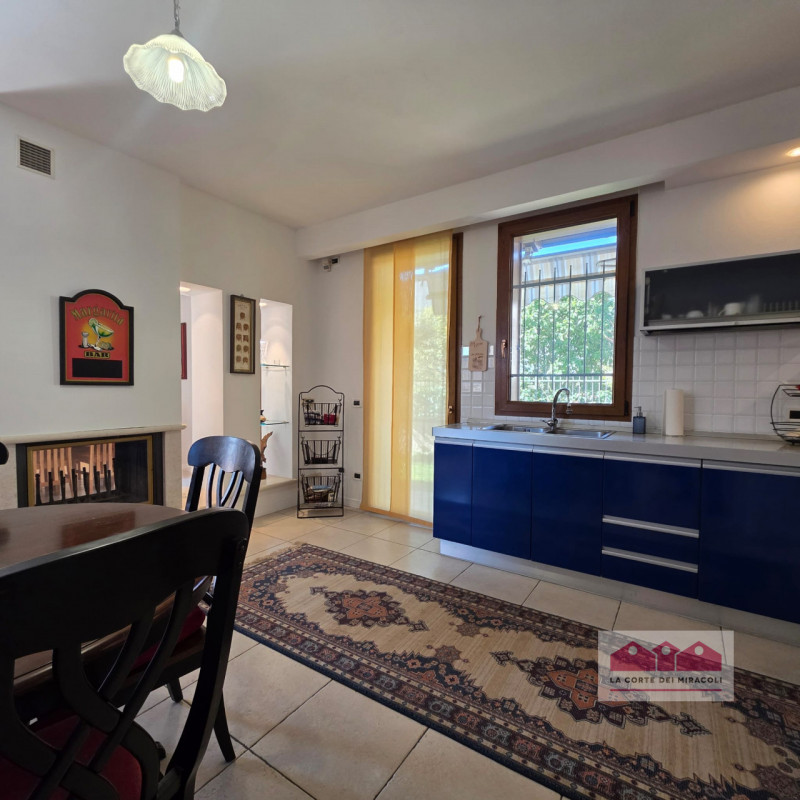 IN ESCLUSIVA A BERTESINA: SPAZIOSA E RECENTE BIFAMILIARE CON AMPIA ZONA LIVING, 3 CAMERE PIÙ STUD...