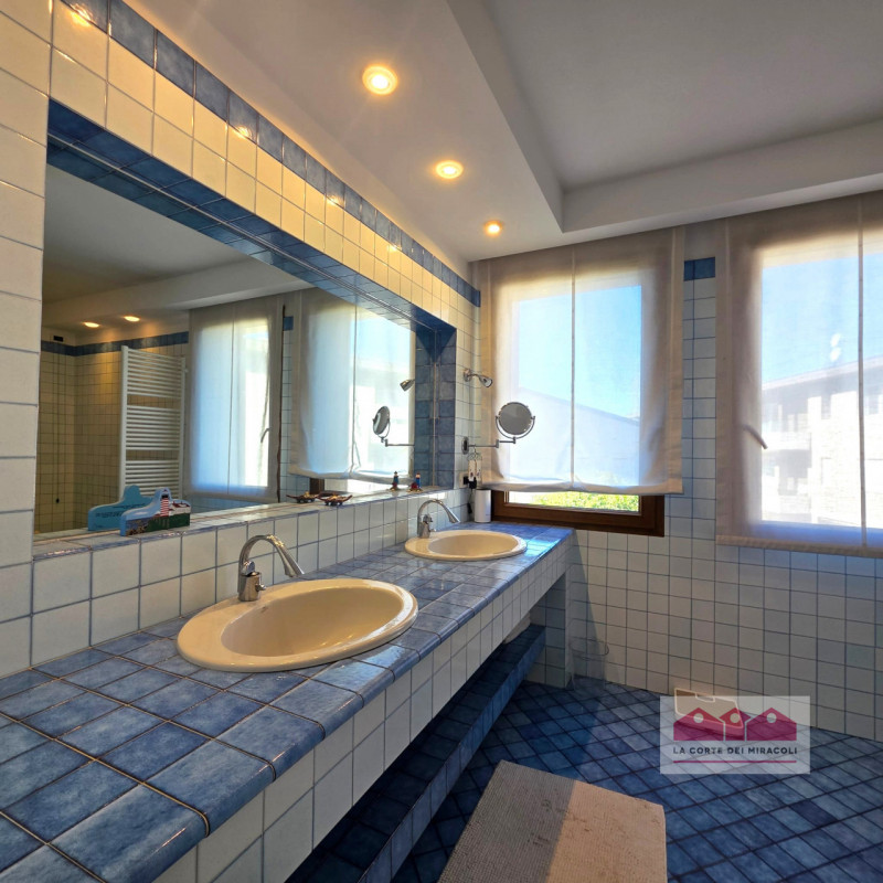 IN ESCLUSIVA A BERTESINA: SPAZIOSA E RECENTE BIFAMILIARE CON AMPIA ZONA LIVING, 3 CAMERE PIÙ STUD...