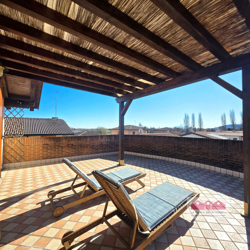 IN ESCLUSIVA A BERTESINA: SPAZIOSA E RECENTE BIFAMILIARE CON AMPIA ZONA LIVING, 3 CAMERE PIÙ STUD...