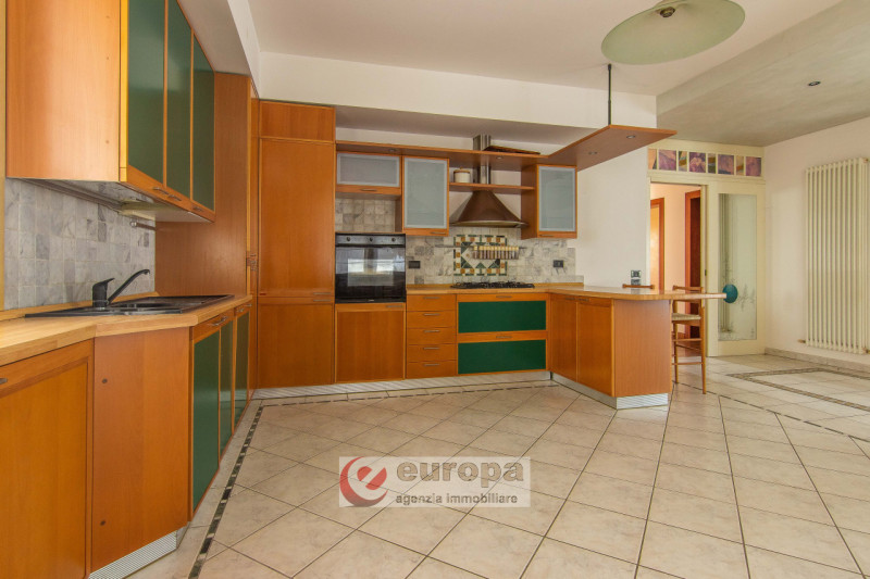 VICENZA, tra ANCONETTA ed OSPEDALETTO, offresi valida opportunità per due famiglie: una villetta ...