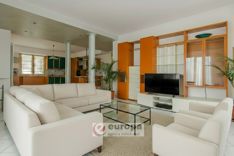 VICENZA, tra ANCONETTA ed OSPEDALETTO, offresi valida opportunità per due famiglie: una villetta ...