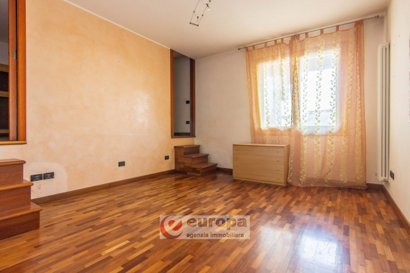 VICENZA, tra ANCONETTA ed OSPEDALETTO, offresi valida opportunità per due famiglie: una villetta ...