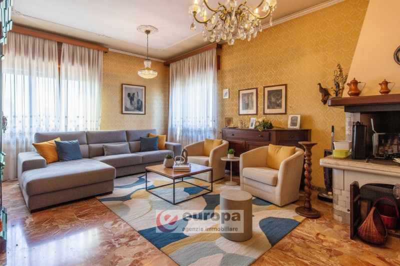 VICENZA, tra ANCONETTA ed OSPEDALETTO, offresi valida opportunità per due famiglie: una villetta ...