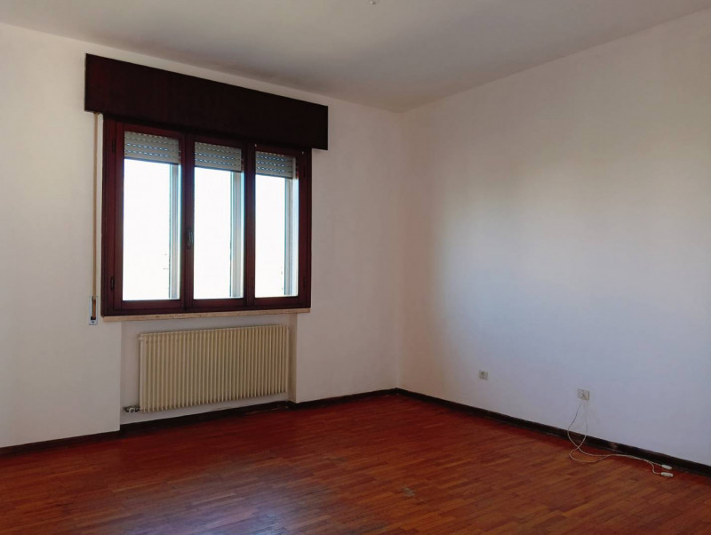 A San Martino di Lupari in zona tranquilla su palazzina di sole 4 unità, vendesi al piano primo c...