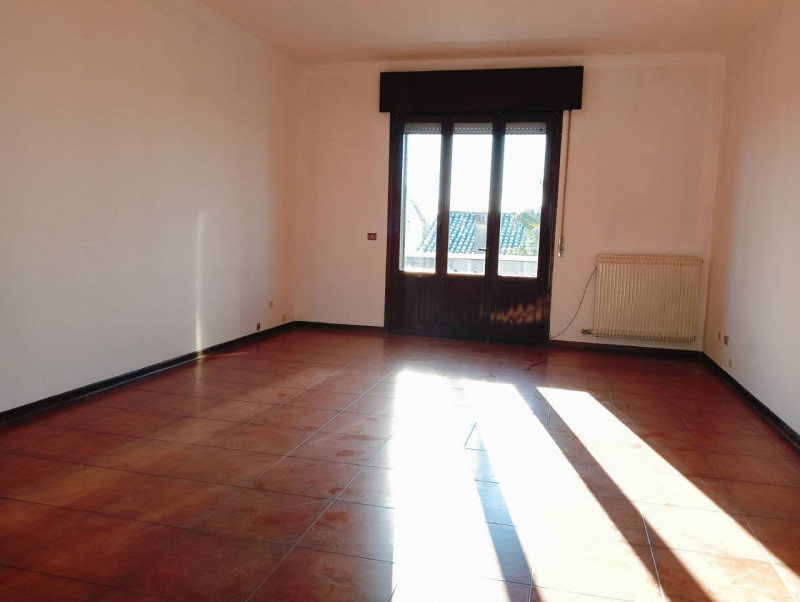A San Martino di Lupari in zona tranquilla su palazzina di sole 4 unità, vendesi al piano primo c...