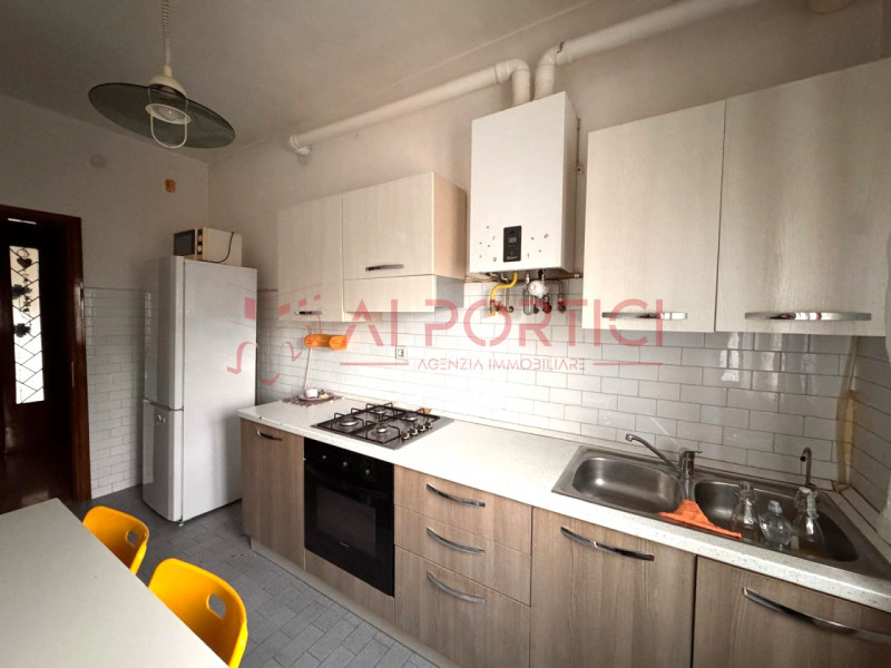 PIOVE DI SACCO – appartamento a pochi passi dal centro storico, posta al secondo piano in uno sta...