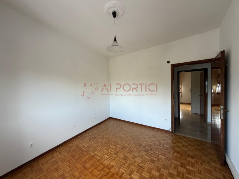 PIOVE DI SACCO – appartamento a pochi passi dal centro storico, posta al secondo piano in uno sta...