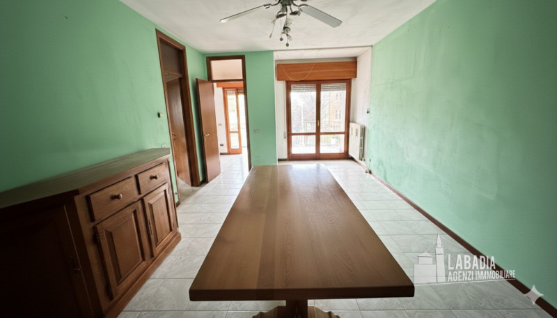 Proponiamo in vendita un affascinante appartamento quadrilocale situato nel cuore di Piacenza d’A...