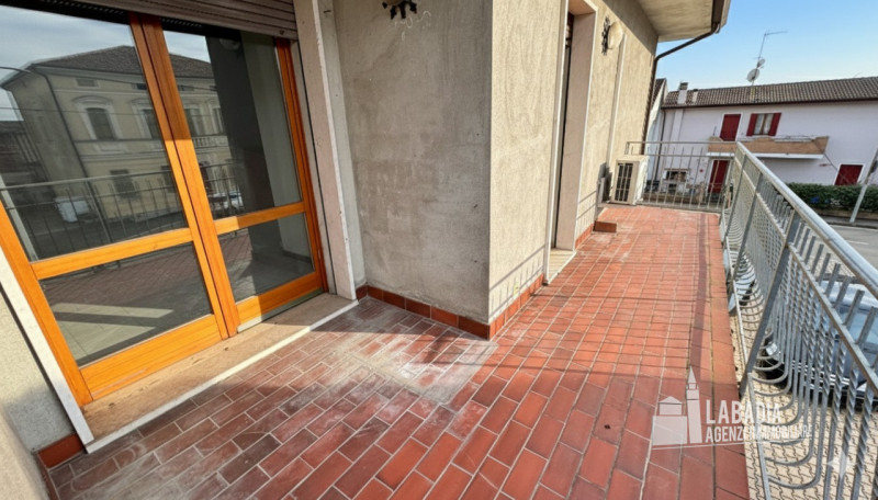 Proponiamo in vendita un affascinante appartamento quadrilocale situato nel cuore di Piacenza d’A...