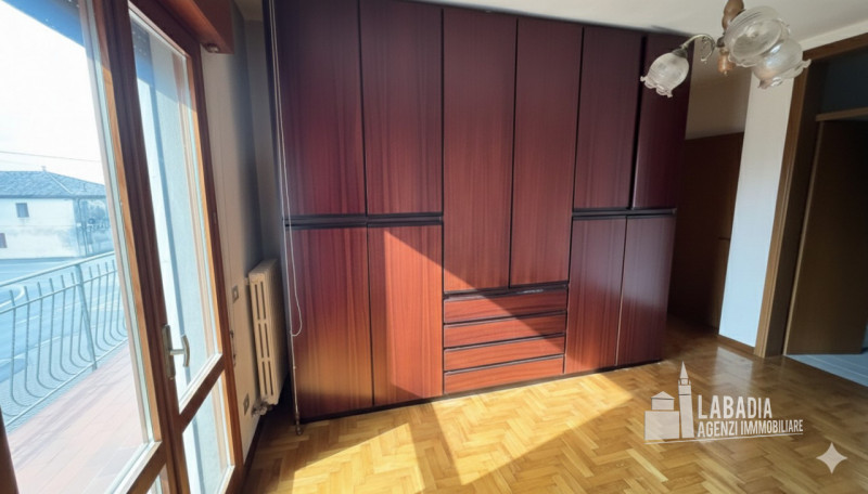 Proponiamo in vendita un affascinante appartamento quadrilocale situato nel cuore di Piacenza d’A...