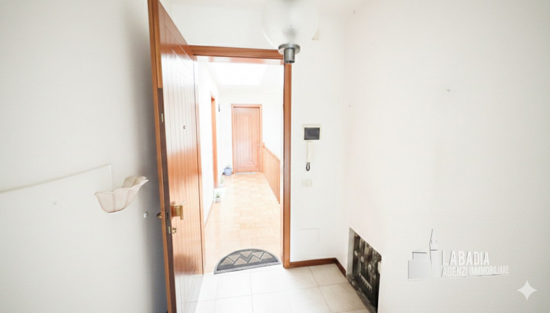 Proponiamo in vendita un affascinante appartamento quadrilocale situato nel cuore di Piacenza d’A...