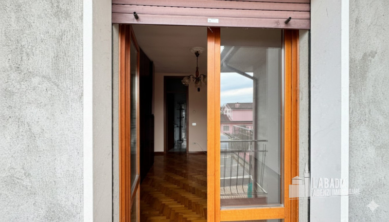 Proponiamo in vendita un affascinante appartamento quadrilocale situato nel cuore di Piacenza d’A...