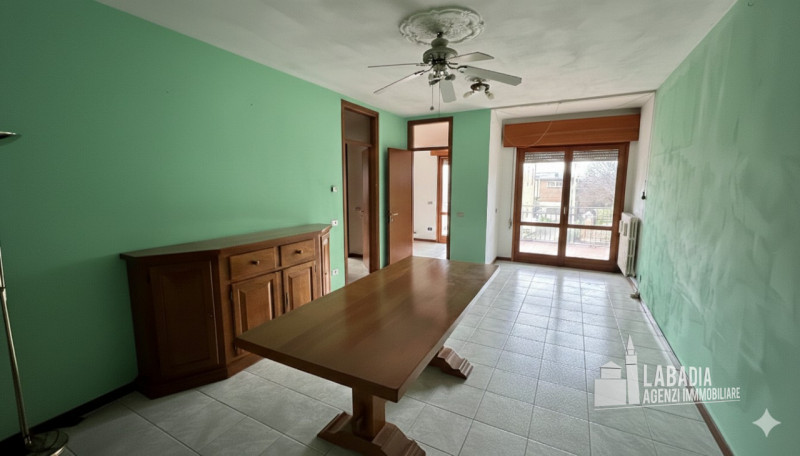 Proponiamo in vendita un affascinante appartamento quadrilocale situato nel cuore di Piacenza d’A...