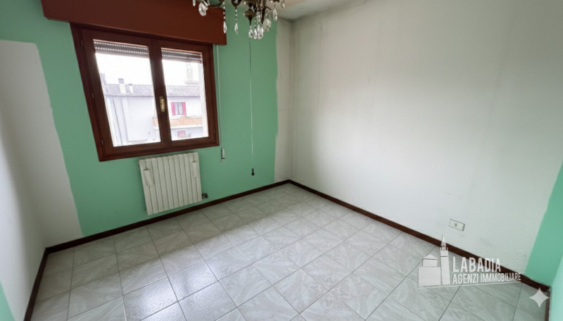 Proponiamo in vendita un affascinante appartamento quadrilocale situato nel cuore di Piacenza d’A...