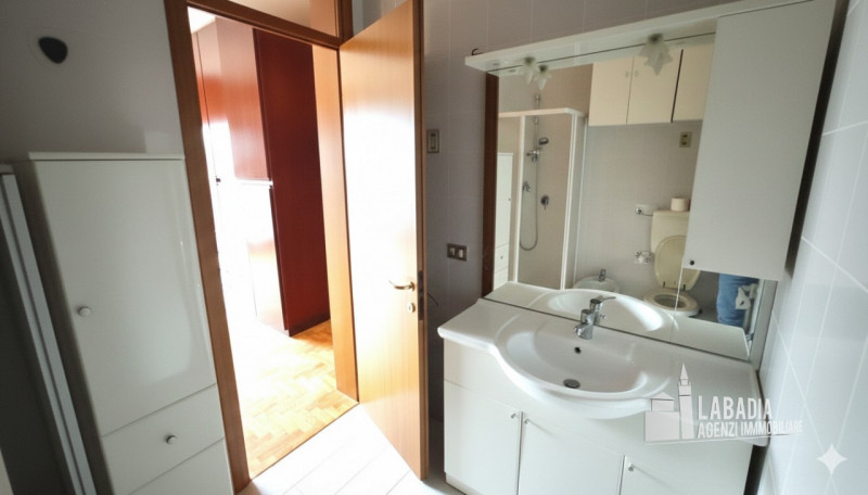 Proponiamo in vendita un affascinante appartamento quadrilocale situato nel cuore di Piacenza d’A...