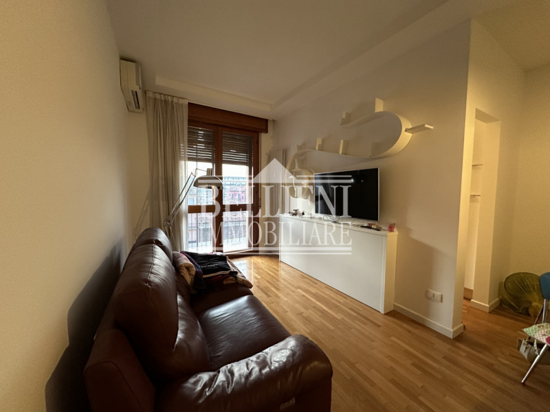 VIALE ROMA: Fuori dalle mura del centro storico e dalla ztl affittasi bicamere modernamente arred...