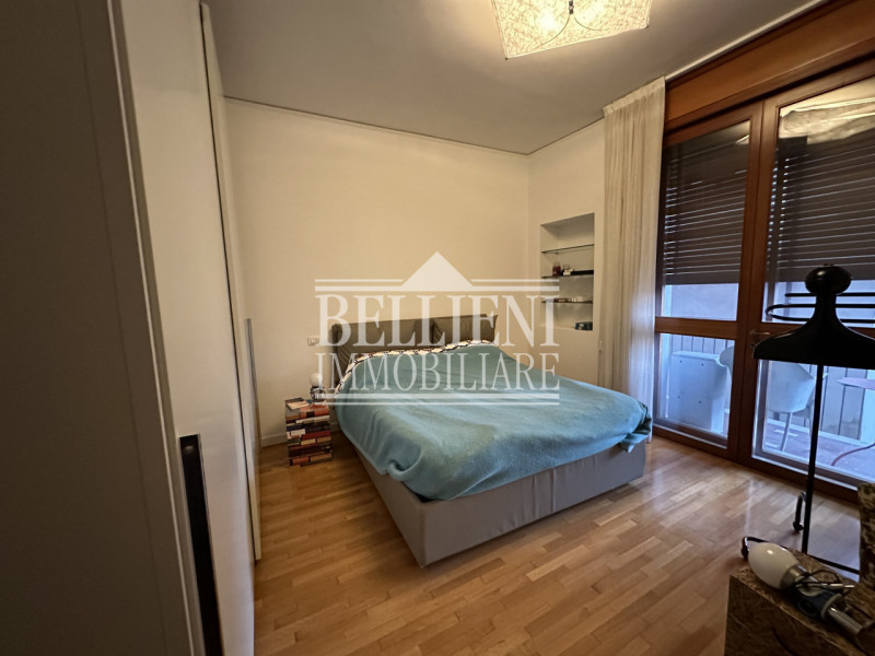 VIALE ROMA: Fuori dalle mura del centro storico e dalla ztl affittasi bicamere modernamente arred...