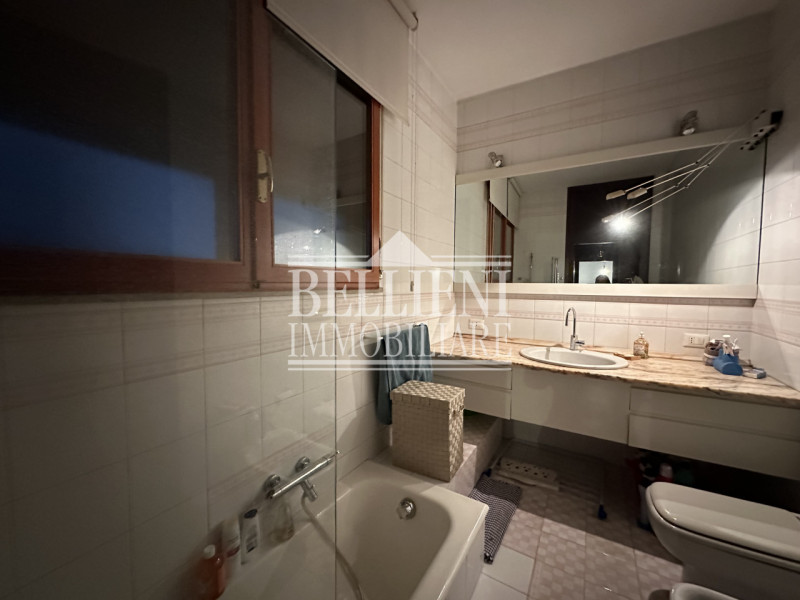 VIALE ROMA: Fuori dalle mura del centro storico e dalla ztl affittasi bicamere modernamente arred...