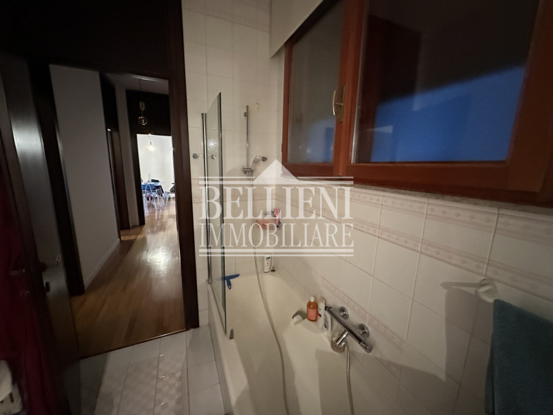 VIALE ROMA: Fuori dalle mura del centro storico e dalla ztl affittasi bicamere modernamente arred...