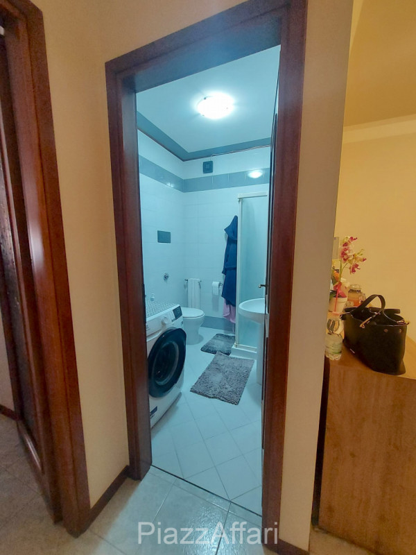 In centro paese, appartamento al secondo ed ultimo piano in contesto di 4 unità residenziali, car...