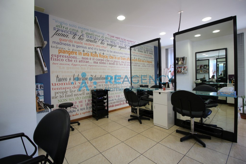 THIENE ZONA BOSCO
Sei alla ricerca di un locale commerciali con visibilità'?
Prezzo euro 800 mens...