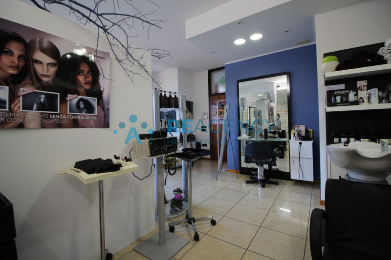 THIENE ZONA BOSCO
Sei alla ricerca di un locale commerciali con visibilità'?
Prezzo euro 800 mens...