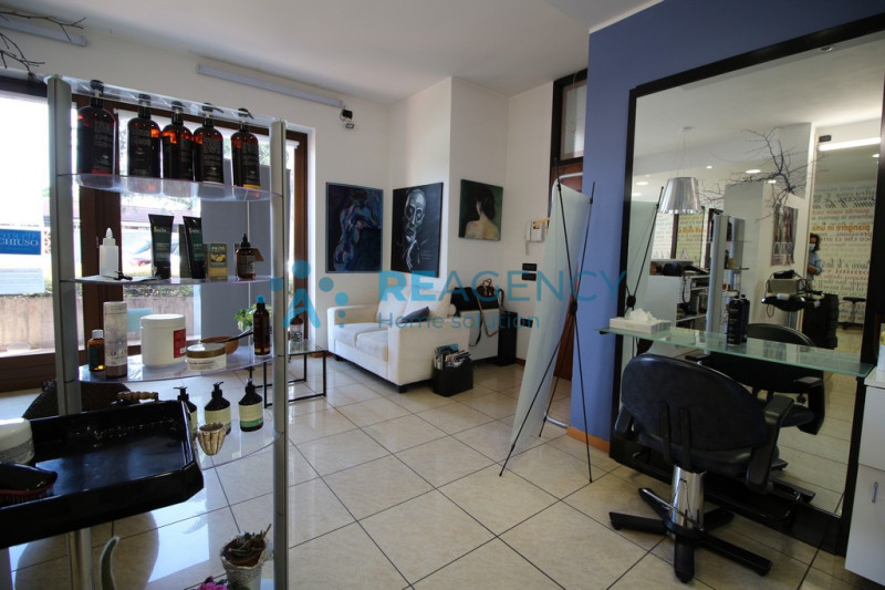 THIENE ZONA BOSCO
Sei alla ricerca di un locale commerciali con visibilità'?
Prezzo euro 800 mens...