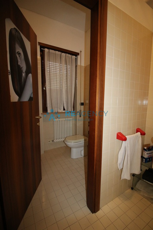 THIENE ZONA BOSCO
Sei alla ricerca di un locale commerciali con visibilità'?
Prezzo euro 800 mens...