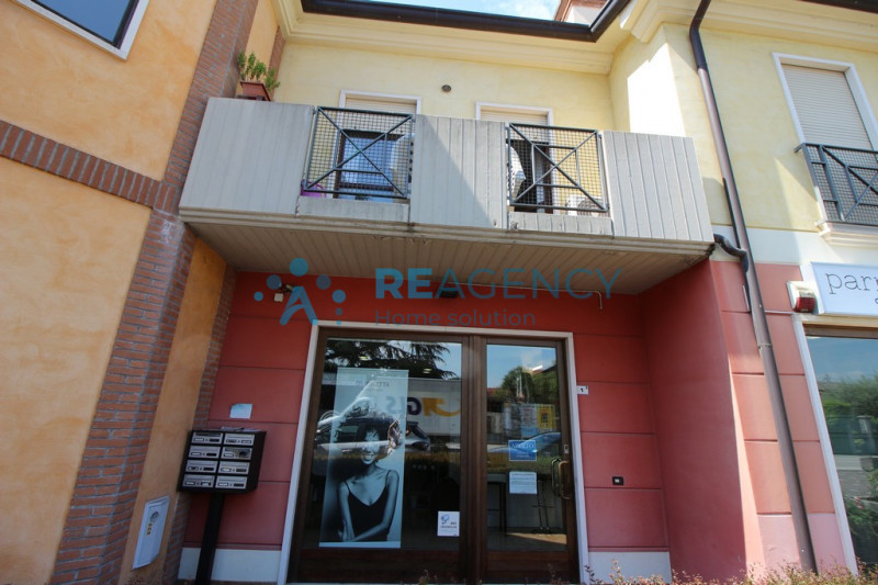 THIENE ZONA BOSCO
Sei alla ricerca di un locale commerciali con visibilità'?
Prezzo euro 800 mens...