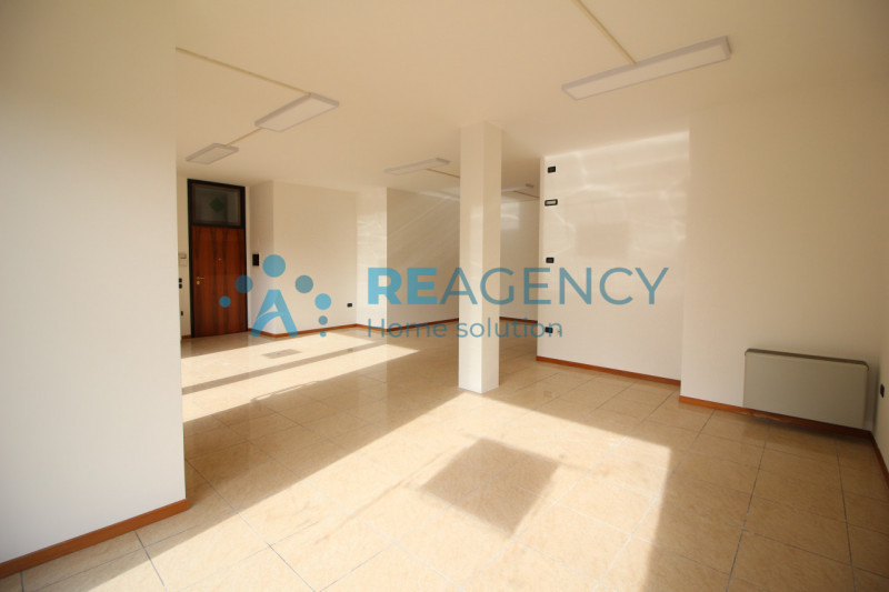 THIENE ZONA BOSCO
Sei alla ricerca di un locale commerciali con visibilità'?
Prezzo euro 800 mens...