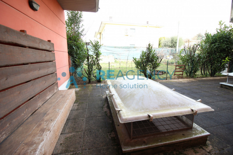 THIENE ZONA BOSCO
Sei alla ricerca di un locale commerciali con visibilità'?
Prezzo euro 800 mens...