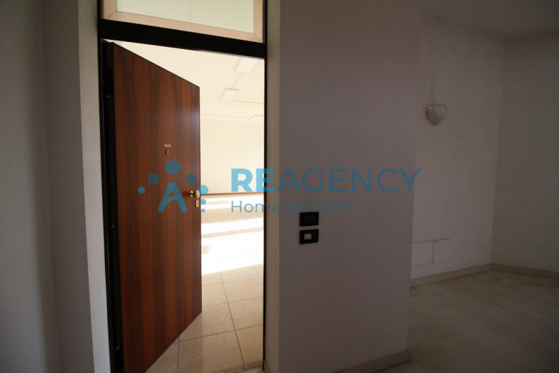 THIENE ZONA BOSCO
Sei alla ricerca di un locale commerciali con visibilità'?
Prezzo euro 800 mens...