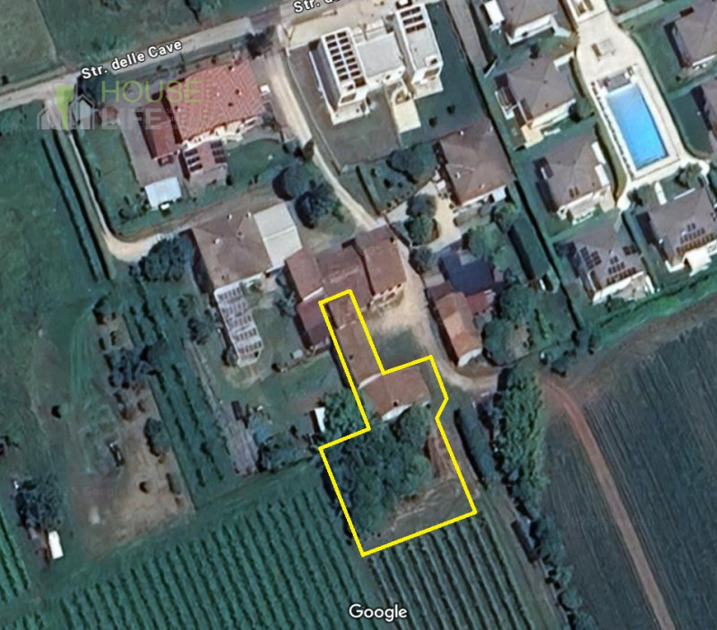 BREGANZE: in zona di campagna circondata da vigneti, casale affiancato da ristrutturare di c.a. 3...