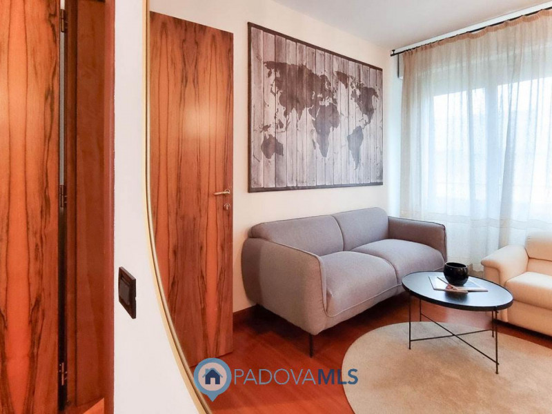 Immobile in esclusiva al Gruppo Padova MLS

Nel pieno centro storico di Padova, al terzo piano se...